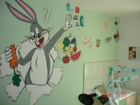 Bugs Bunny invata pacientii ce e voie si ce nu e voie sa foloseasca ca sa aiba dinti fericiti :)