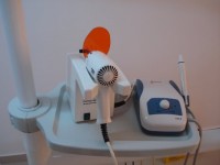 lampa pentru plombele fizionomice (obturatii fotopolimerizabile), aparatul de detartraj pe baza de u